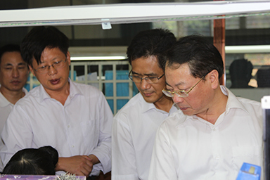 福建省紀(jì)委副書記、監(jiān)察廳廳長陳善光一行視察虹潤公司