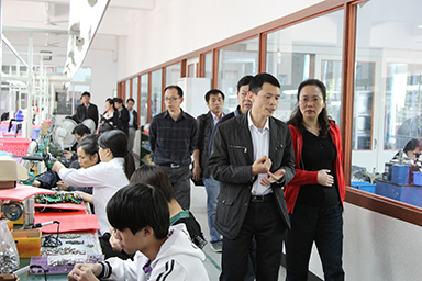 福建省委統(tǒng)戰(zhàn)部副部長、省工商聯(lián)黨組書記王玲視察虹潤公司