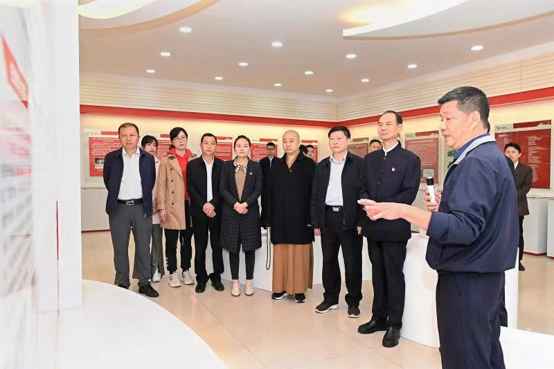 福建省人大常委會(huì)黨組書(shū)記、副主任雷春美和全國(guó)人大代表到順昌虹潤(rùn)等地調(diào)研