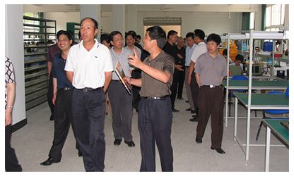 福建省委常委、政法委書(shū)記徐謙一行視察虹潤(rùn)公司