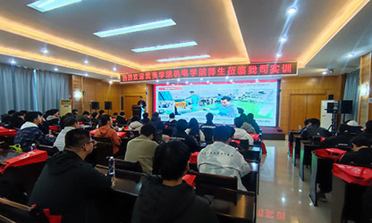 武夷學(xué)院機(jī)電學(xué)子虹潤實訓(xùn) 感受“ 智能制造” 魅力